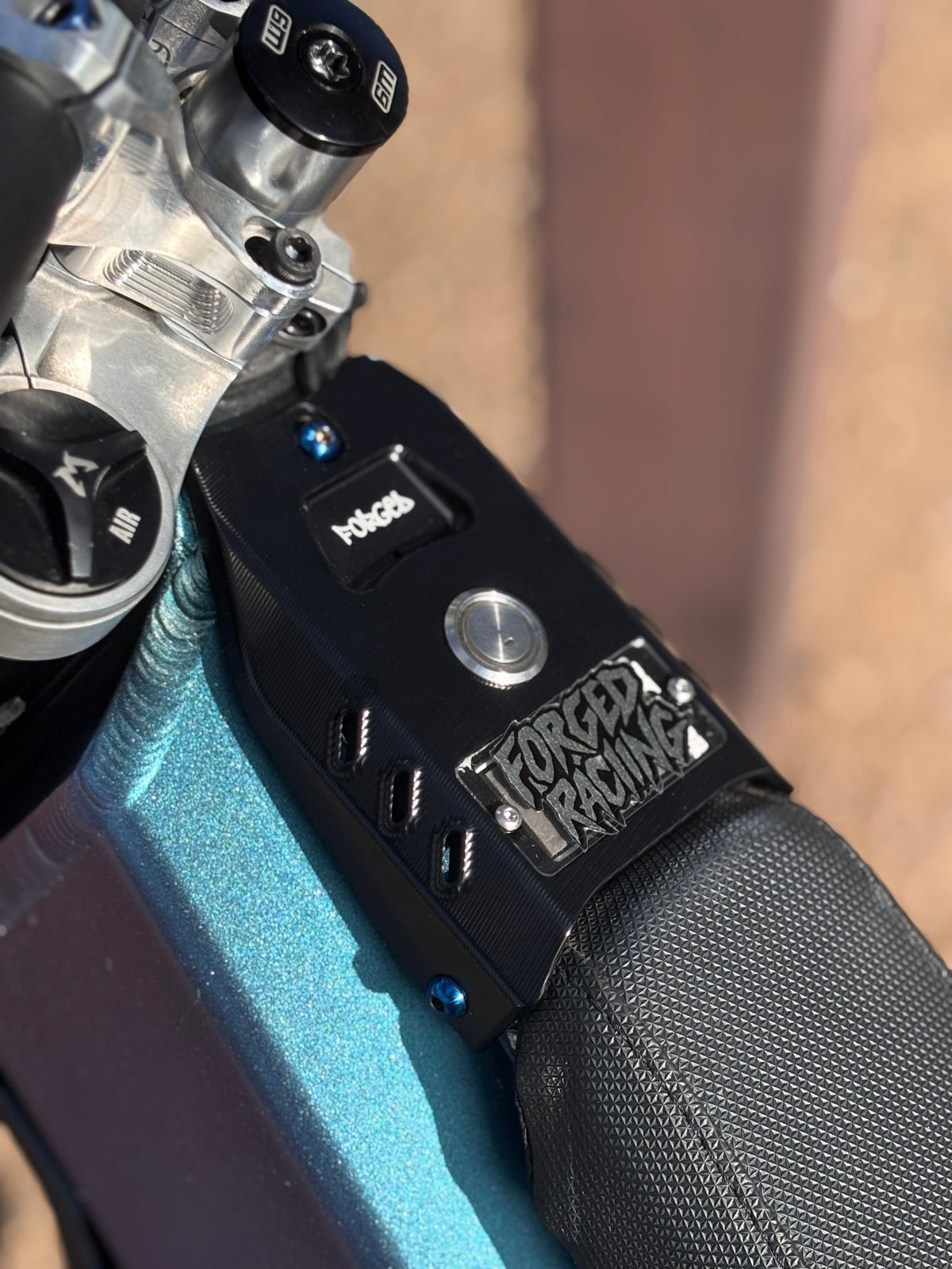 Couvercle d'allumage Talaria XXX – métal avec panneau en verre transparent