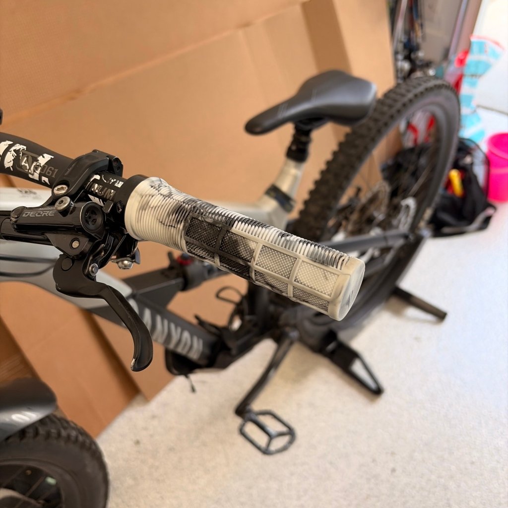 Premium Aluminum Lock - On MTB grips - Universal - Spectral Designs